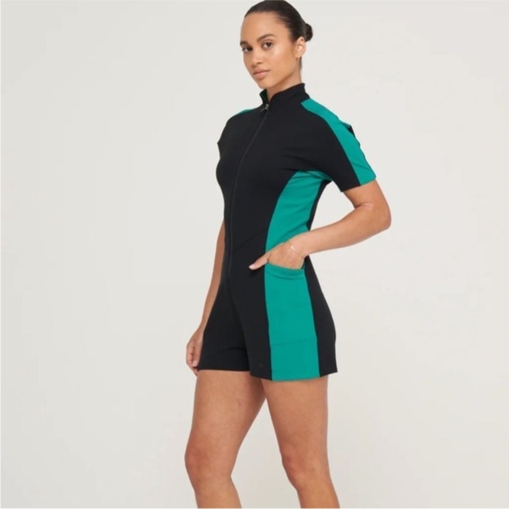 BAD BIRDIE CADDY ROMPER
WOMEN'S ROMPER BLACK SIZE SMALL